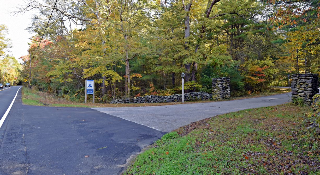 A photograph of the entrance to the North River Wildlife Sanctuary in Marshfield.
